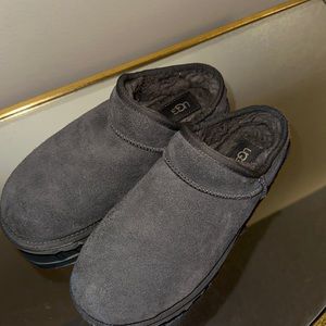 UGG CLASSIC SLIPPERS GRAY